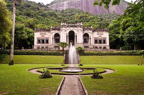  Parque Lage: 静寂と芸術が調和するリオデジャネイロの秘境！