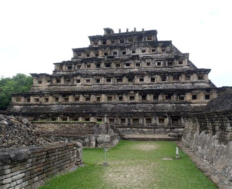  エル・タヒン遺跡！マヤ文明の神秘と壮麗なピラミッドに息を呑む